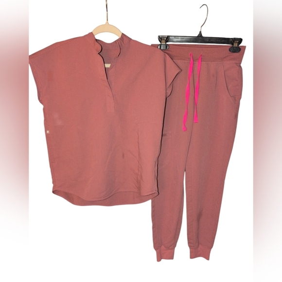 Figs limited edition breast cancer quartz scrub set xxs/Petite - Picture 2 of 4